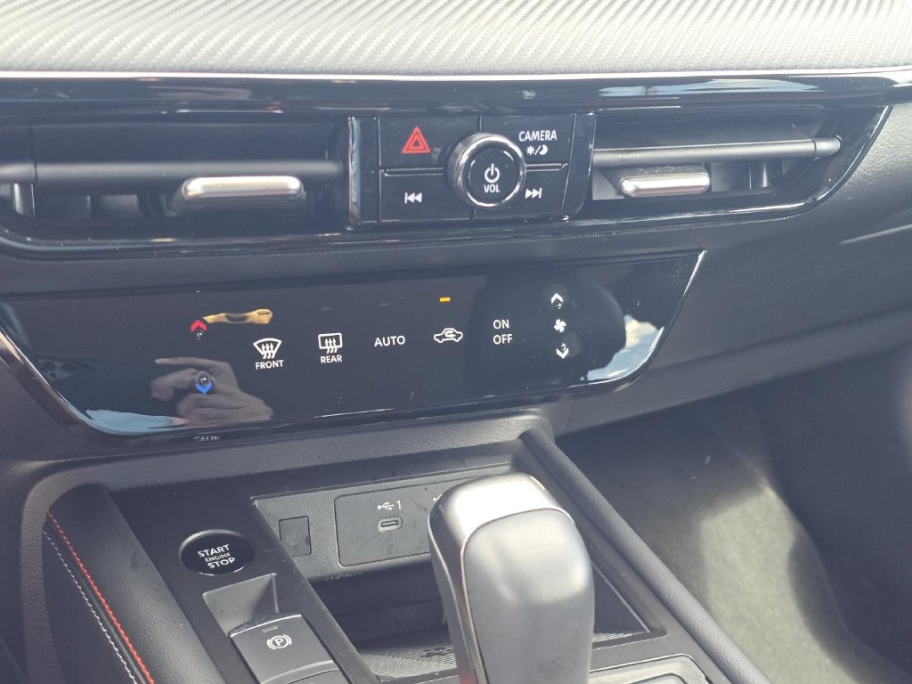 Used 2026 Nissan Kicks SR FWD image 22