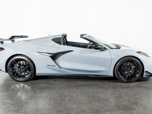 Used 2025 Chevrolet Corvette Z06 image 5