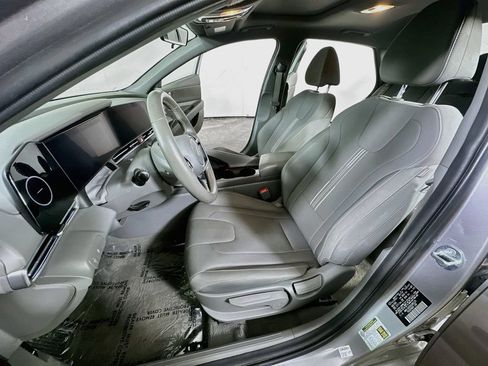 Used 2025 Hyundai Elantra SEL FWD image 15