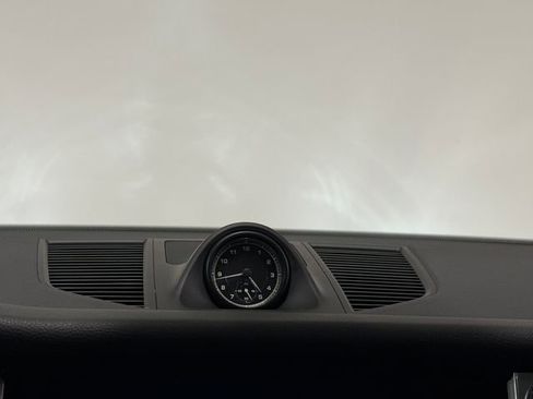 Certified 2025 Porsche Macan image 18