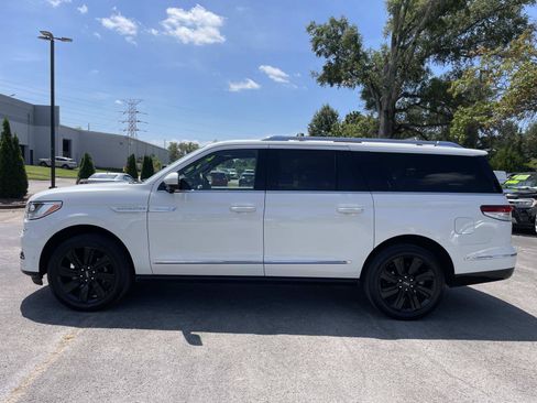 Used 2022 Lincoln Navigator L Reserve w/ Monochromatic Package RWD image 6
