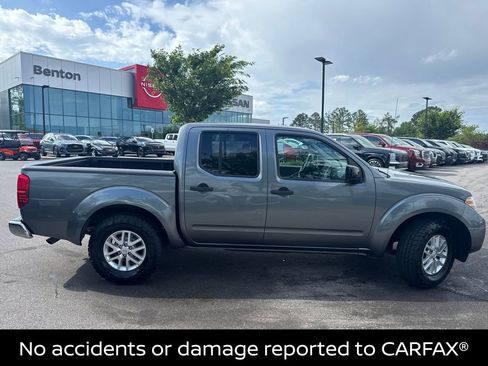 Used 2016 Nissan Frontier SV image 3
