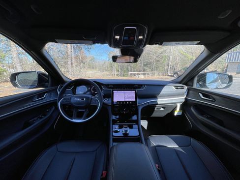 New 2025 Jeep Grand Cherokee L Limited AWD/4WD image 32