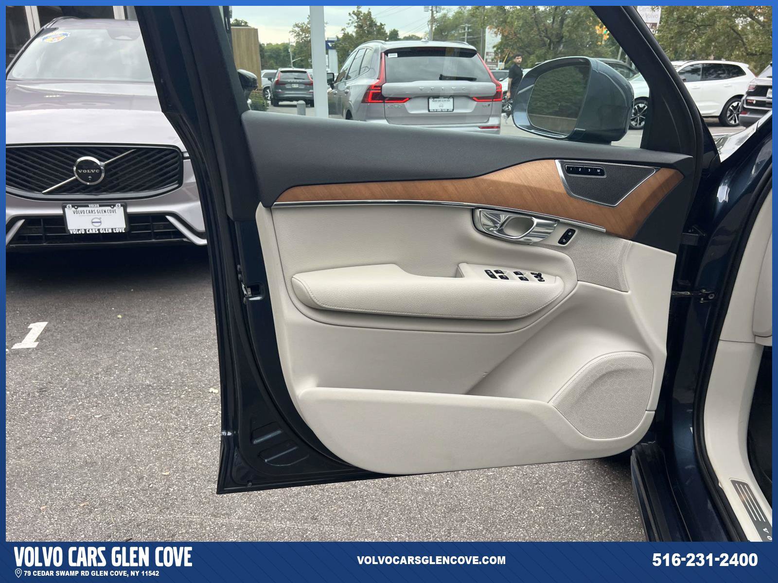 Used 2021 Volvo XC90 T6 Momentum w/ Climate Package AWD/4WD image 16
