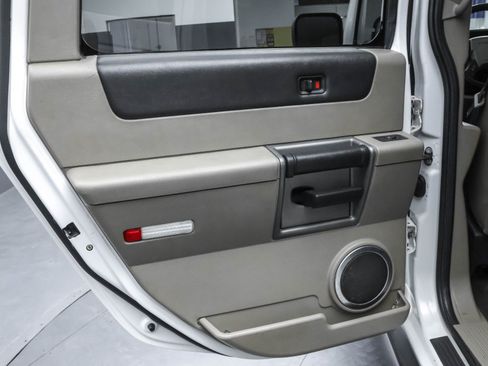 Used 2003 HUMMER H2 w/ Preferred Equipment Group AWD/4WD image 8