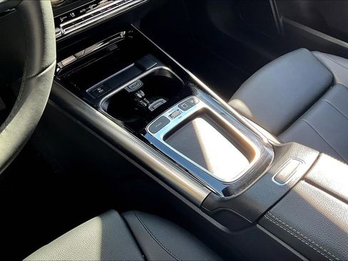 Used 2025 Mercedes-Benz GLA 250 4MATIC image 14