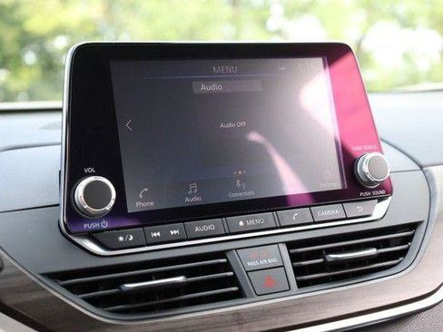 Used 2025 Nissan Altima 2.5 SV FWD image 11