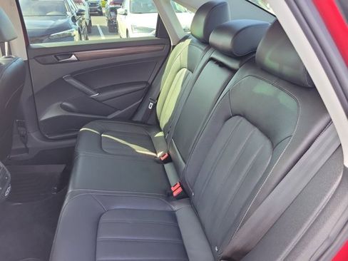 Certified 2022 Volkswagen Passat 2.0T image 14