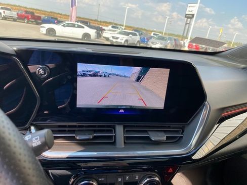 Used 2024 Chevrolet Trax RS w/ Sunroof Package image 22