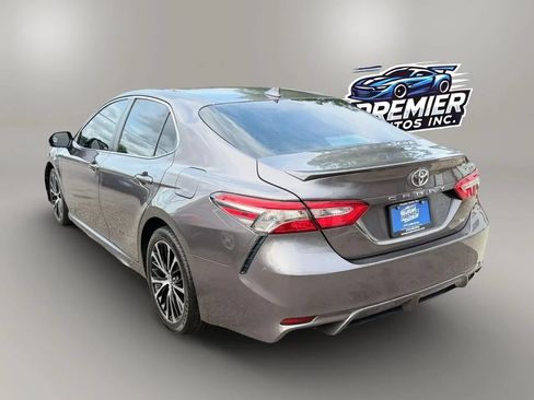 Used 2019 Toyota Camry SE FWD image 5
