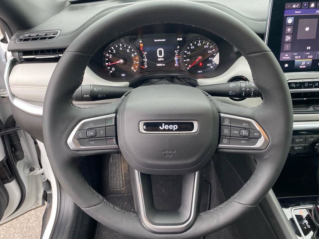 Certified 2025 Jeep Compass Limited AWD/4WD image 10