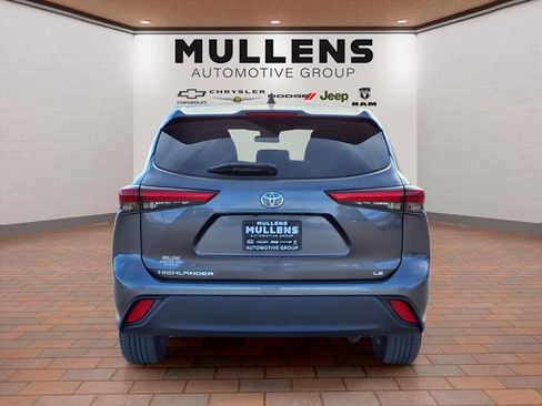 Used 2022 Toyota Highlander LE image 6