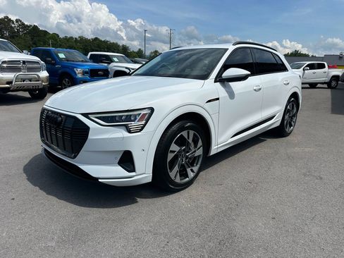 Used 2022 Audi e-tron Premium w/ Convenience Plus Package image 2