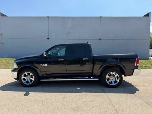 Used 2018 RAM 1500 Laramie w/ Convenience Group AWD/4WD image 4