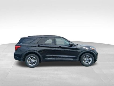 Used 2024 Ford Explorer XLT w/ Equipment Group 202A AWD/4WD image 5