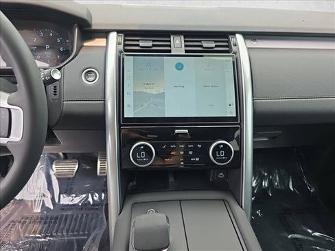 Used 2025 Land Rover Discovery Dynamic SE AWD/4WD image 21