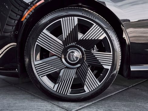 Used 2025 Rolls-Royce Spectre w/ Spectre Launch Package image 3