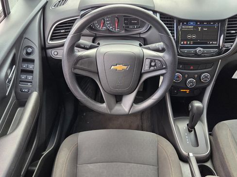 Used 2018 Chevrolet Trax LS FWD image 5