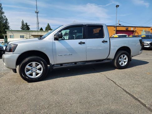 Used 2014 Nissan Titan S AWD/4WD image 10