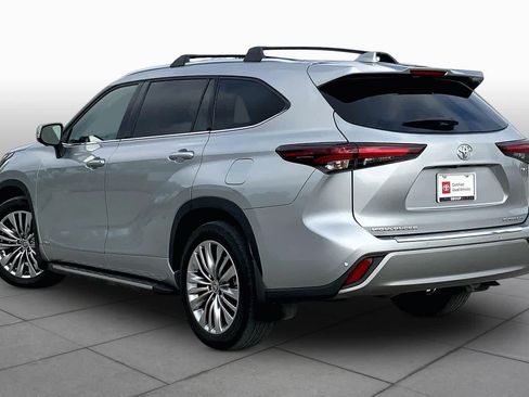 Certified 2025 Toyota Highlander Platinum AWD/4WD image 12