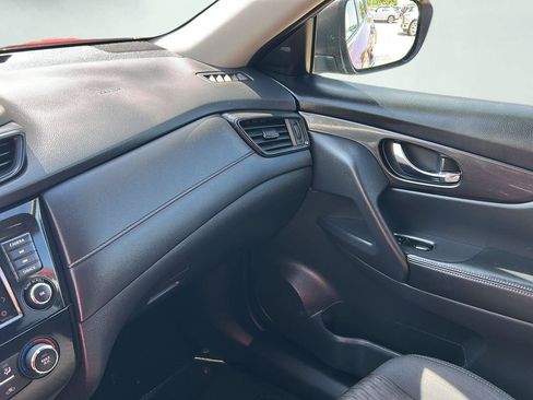 Used 2018 Nissan Rogue SV AWD/4WD image 19