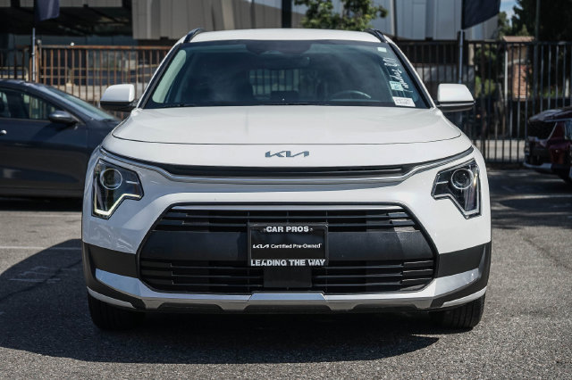 Certified 2025 Kia Niro EX FWD image 3