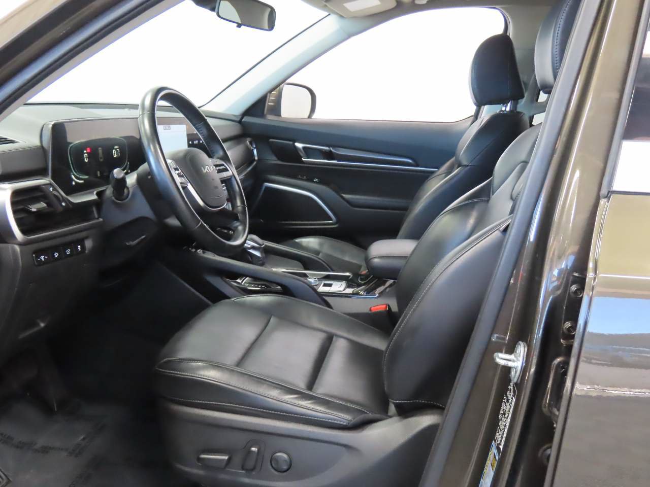 Used 2025 Kia Telluride S AWD/4WD image 15