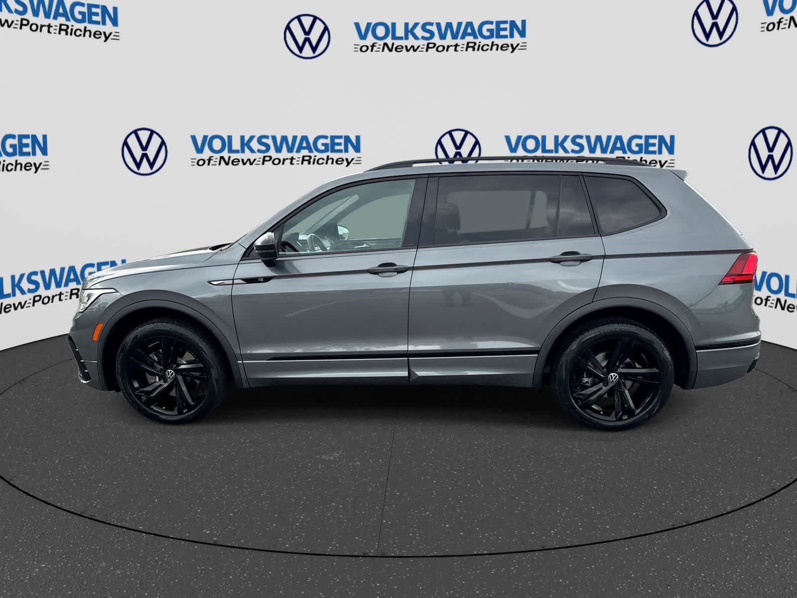 Used 2024 Volkswagen Tiguan SE R-Line FWD image 11