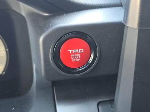 Used 2025 Toyota Tacoma TRD Off-Road AWD/4WD image 20