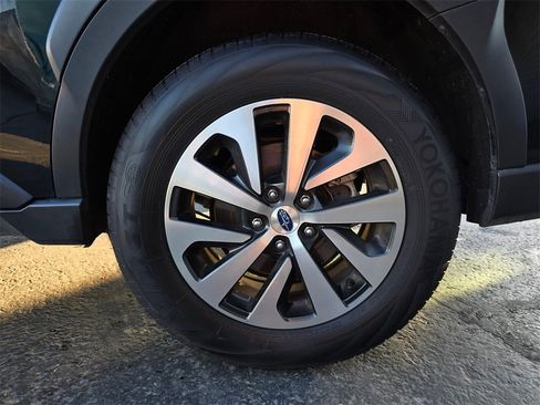 Certified 2025 Subaru Outback Premium image 6