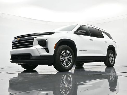 Certified 2025 Chevrolet Traverse LT image 37