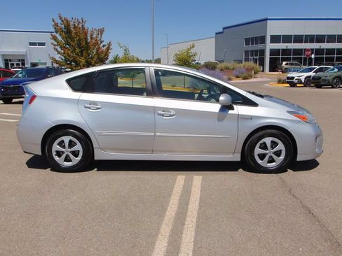 Used 2012 Toyota Prius Three FWD image 3