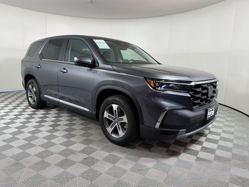 Used 2025 Honda Pilot EX-L image 7