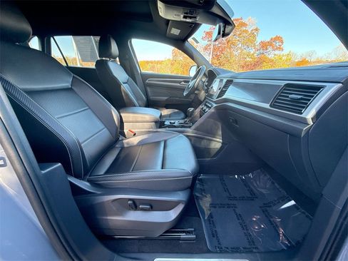 Used 2022 Volkswagen Atlas Cross Sport SEL R-Line image 26