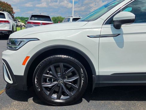 Certified 2022 Volkswagen Tiguan SE w/ Panoramic Sunroof Package FWD image 13