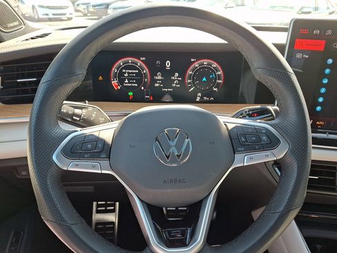 Certified 2025 Volkswagen Tiguan SEL R-Line image 20