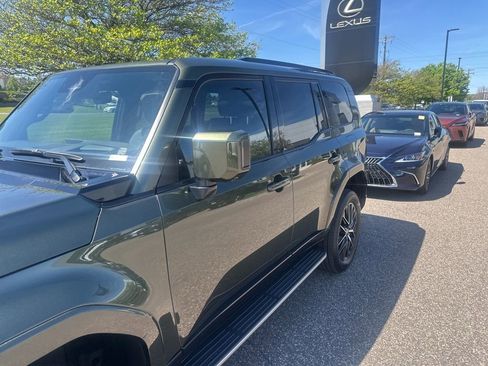 Used 2024 Lexus GX 550 w/ Accessory Package (2T) AWD/4WD image 10
