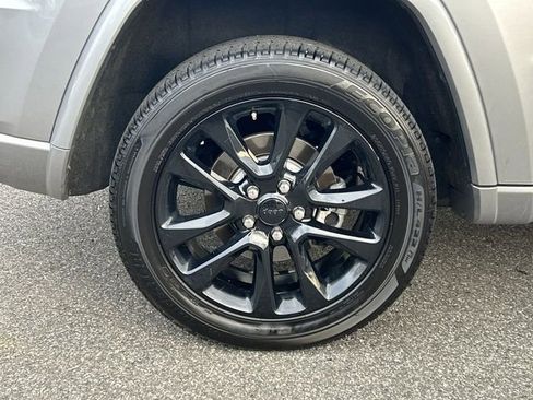 Used 2021 Jeep Grand Cherokee Laredo X AWD/4WD image 12