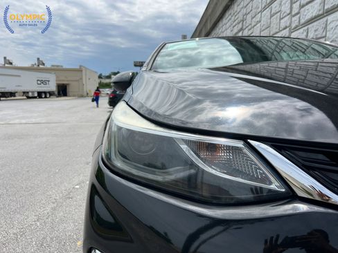 Used 2017 Chevrolet Cruze Premier FWD image 15