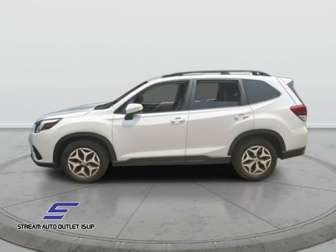 Used 2022 Subaru Forester Premium image 4