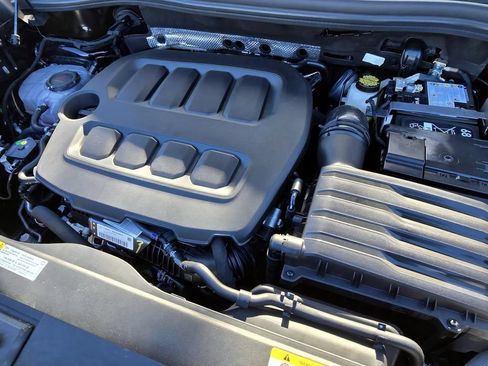 New 2026 Volkswagen Tiguan SE R-Line FWD image 7