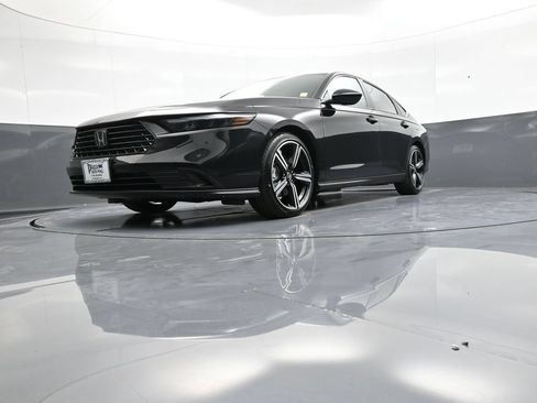 Used 2025 Honda Accord Sport image 25