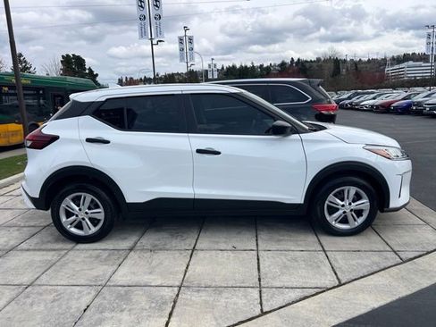 Used 2024 Nissan Kicks S FWD image 4
