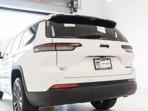 Used 2024 Jeep Grand Cherokee L Limited w/ Luxury Tech Group II RWD image 11