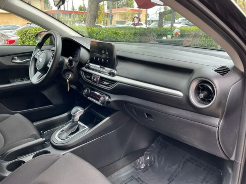 Used 2019 Kia Forte LXS FWD image 17