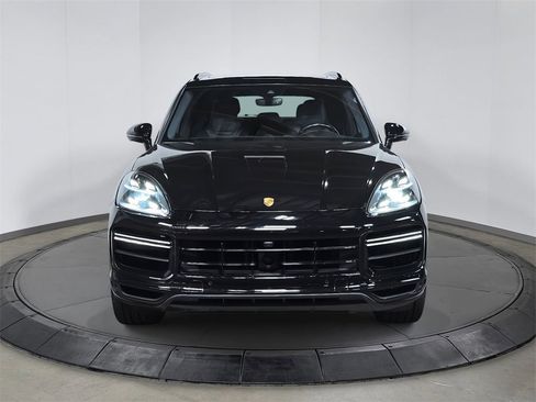 Used 2019 Porsche Cayenne Turbo image 10