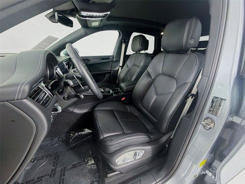 Used 2025 Porsche Macan AWD/4WD image 5