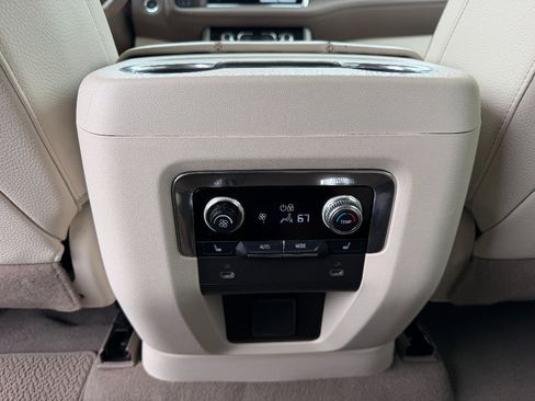 Used 2022 GMC Yukon Denali AWD/4WD image 28