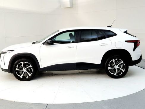 Used 2024 Chevrolet Trax RS w/ Driver Confidence Package FWD image 3
