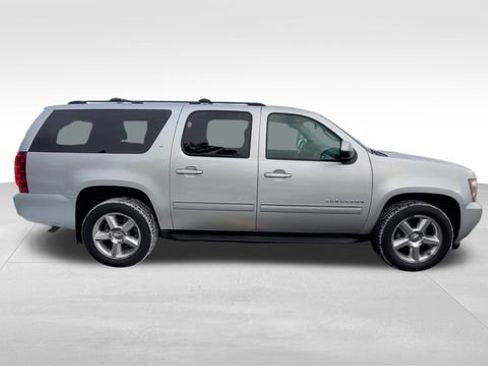 Used 2014 Chevrolet Suburban LT image 9